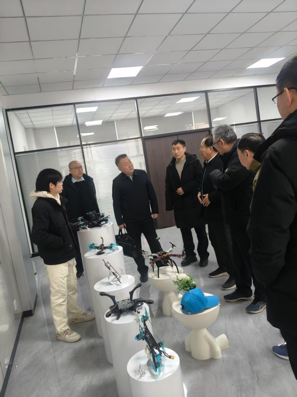 园区董事长关怀鼓励及各界领导参观指导及电视台采访
